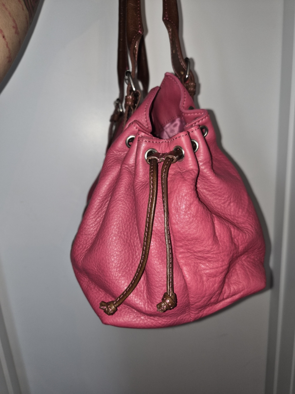 Stylish Pink and Brown Leather Tote Bag - Picture 5 of 8